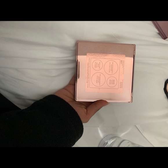 Becca highlighter palette - Picture 4 of 4